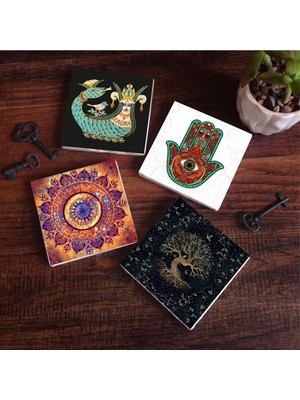 Odea Pinecone Stone Mandala, Fatma Ana Eli (Hamsa), Hayat Ağacı, Şahmeran Taş Bardak Altlığı Seti - 4 Parça - Dekoratif, Rustik Mutfak Aksesuarı, 10X10 Cm, Kaydırmaz Tabanlı, Şık ve Dayanıklı SC187