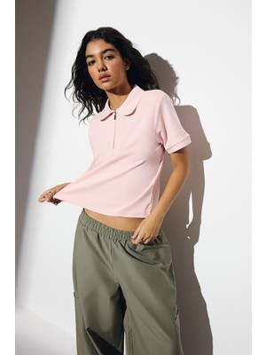 Odea Defacto Regular Fit Polo Yaka Nakış Baskı Slogan Desenli Ribana Kısa Kollu Tişört I4226AX26AU
