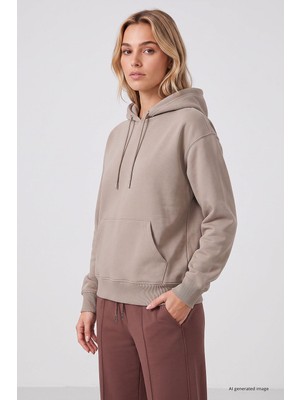 Tommy Life Koyu Bej Standart Kapüşonlu Kanguru Cepli Basic Kadın Sweatshirt - 97321