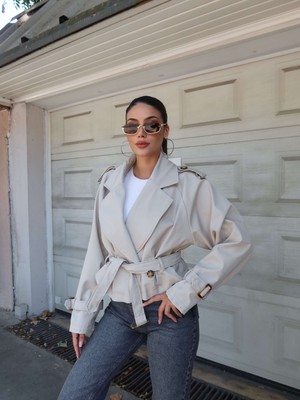 Esra Helvacı Kruvaze Yaka Crop Trench