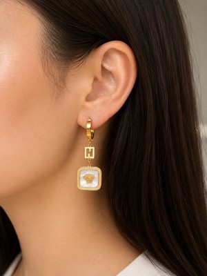 Bymiel Gold Renk Harf Detaylı Görünümlü Kare Sallantılı Çelik Kadın Küpe