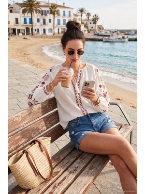 Lela Pamuklu Regular Fit Balon Kol Nakış Işlemeli Bluz Bayan Bluz 6110936