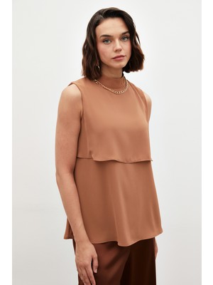 Sateen Aksesuar Detaylı Volanlı Bluz - Kahve