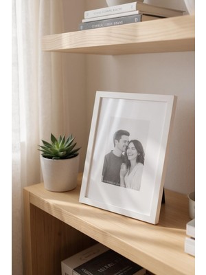 Die Grup Emores Ahşap Resim Çerçevesi 4'lü Set Halinde 20 x 25 cm Boyutunda
