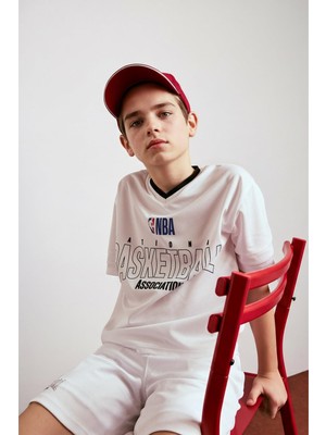 Die Grup Defacto Nba New Regular Fit V Yaka Kısa Kollu Tişört Erkek Çocuk H2898A826HS