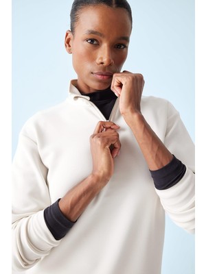 Die Grup Defacto Oversize Geniş Kalıp Yarım Fermuarlı Dik Yaka Modal Sweatshirt D7126AX25SP