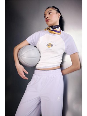 Die Grup DEFACTO%100 Pamuk Nba Los Angeles Lakers Slim Fit Kısa Kollu Tişört G0685AX26SP