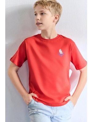 Die Grup DEFACTO%100 Pamuk New Regular Fit Bisiklet Yaka Baskılı Kısa Kollu Kırmızı Tişört Erkek Çocuk H4317A826HS