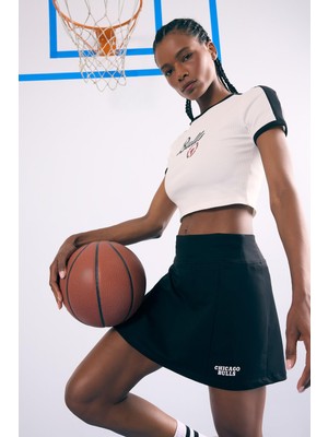Die Grup Defacto Nba Chicago Bulls Slim Fit Dar Kesim Bisiklet Yaka Sporcu Fitilli Kaşkorse Kısa Kollu Tişört E2362AX25SM