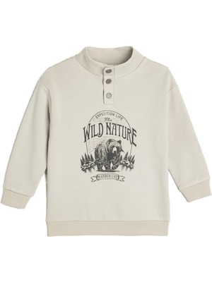 Die Grup Koton Dik Yaka Düğme Detaylı Baskılı Pamuklu Şardonlu Oversize Sweatshirt