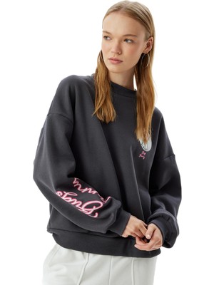 Die Grup Şardonlu Bugs Bunny Oversize Sweatshirt Bisiklet Yaka Arkası Baskılı Lisanslı