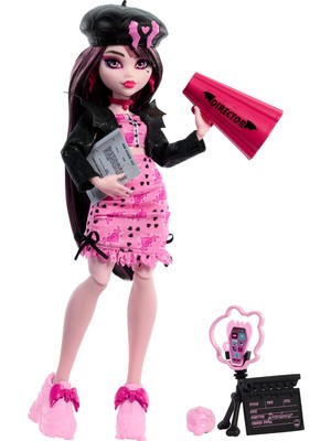 Hakay Monster High Kolej Ceketi, Yıllık, Senaryo ve Film Dekorları Dahil, Film Kulübü Temalı Gizemli Yıllık Draculaura Bebek ve Aksesuar Seti, HXW30