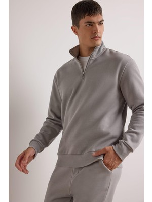 Frefly Store Defacto Regular Fit Dik Yaka Yarım Fermuarlı Içi Yumuşak Tüylü Basic Düz Sweatshirt X7405AZ25AU