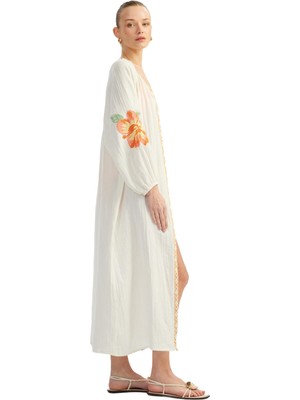 Frefly Store Pamuklu Çiçekli Nakış Detaylı Yuvarlak Yaka Uzun Balon Kollu Kaftan Plaj Elbisesi
