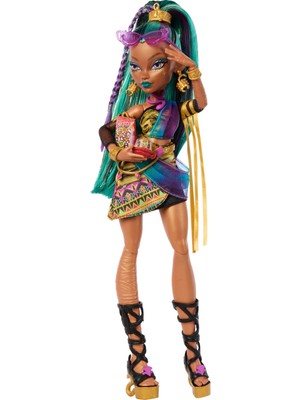 Frefly Store Monster High Mumya Elbisesiyle Prenses Nefera De Nile Bebek, Evcil Mısır Böceği Lavish ve Çanta, Dizüstü Bilgisayar, Güneş Gözlüğü, Içecek ve Atıştırmalıklar Gibi 7 Aksesuar, JDR48
