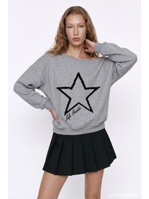 Quzu Kayık Yaka Yıldız Baskılı Sweatshirt Grimelanj