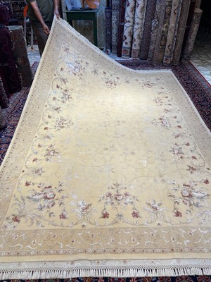 RD Ramazan Dağ El Halı Sanatı El Dokuma Feshane Halısı Ipek Saçak Üzerine Bol Ipek Yeni Zelanda Yününden 60X60 Kalitesinde Dokunmuştur Saçaklar Full Ipek Birinci Sınıf Kalite Sıfır Ürün Ebat 305X210