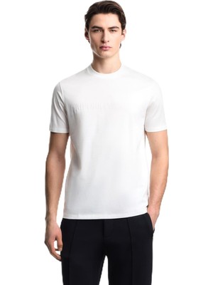Frefly Store Erkek Normal Kesim Dokulu Logo Detaylı Yuvarlak Yakalı Pamuklu Kısa Kollu Beyaz T-Shirt EM004593 AF10762-F0201