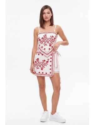 Cemo Kırmızı Nakış Işlemeli Askılı Crop Üst ve Kruvaze Mini Etek Ikili Takım