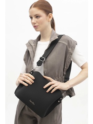 United Colors Of Benetton Siyah Kadın Omuz Çantası BNT-1823