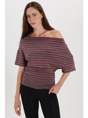 Tudors Kadın Regular Fit Klasik Kesim Asimetrik Yaka Yarasa Kol Çizgili Likralı Bordo Viskon Crop Bluz