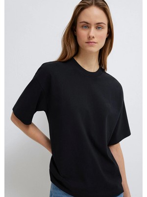 Mavi Nakışlı Siyah Basic Tişört Loose Fit / Bol Rahat Kesim 1613225-900