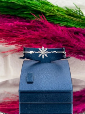 Livora Jewelry 925 Ayar Gümüş Zirkon Taşlı Lotus Lüks Kadın Bileklik