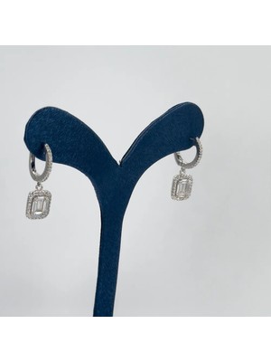 Livora Jewelry 925 Ayar Gümüş Baget Kesim Zirkon Taşlı Sallamalı Kadın Küpe