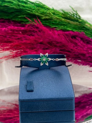 Livora Jewelry 925 Ayar Gümüş Zümrüt Taşlı Lotus Zarif Kadın Bileklik