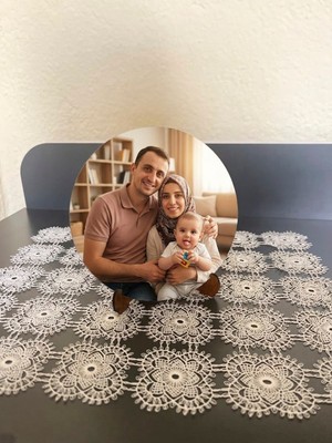 Kapbirhediye Kişiye Özel Yuvarlak Masaüstü Fotoğraf Baskısı - 14 cm Ahşap Stantlı
