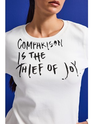 It's Basic Kadın Beyaz W5 Yazı Baskılı %100 Pamuk Sweatshirt
