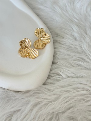 Revoia Dokulu Yaprak Gold Küpe