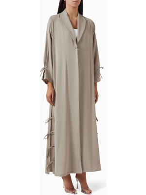 Hessa Falasi Modern Kesim Georgette Abaya ile Şık ve Zarif Modestwear Deneyimi