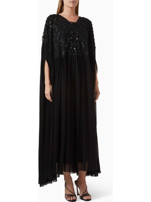 Ammaniyas Çiçek Desenli Chiffon Abaya Zarif Siluetiyle Günlük Şıklık Sunuyor