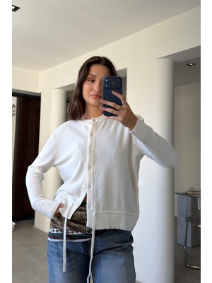 Magarde Belden Bağlamalı Düğmeli Hırka- Beyaz