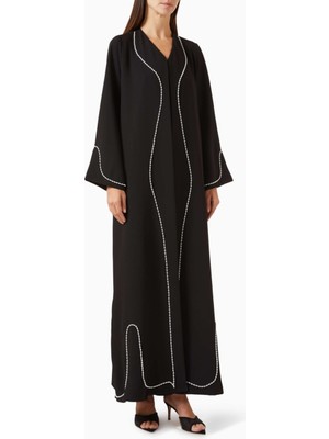 Hessa Falasi Şık ve Konforlu Pearl Işlemeli Abaya Akşam Davetleri Için Ideal Tasarım