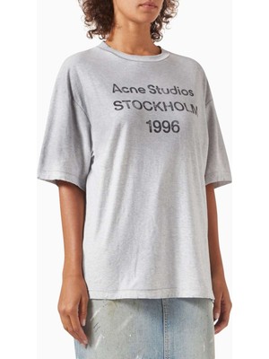 Acne Studios 1996 Logo Baskılı Tişört - Gri - %100 Organik Pamuk - Eski Tarz Görünüm