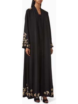 Hessa Falasi Şık Çiçek Nakışlı Abaya Rahat Tasarım ve Modern Dokunuş ile Göz Alıcı Kombinler Için Ideal