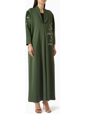 Rauaa Official Şık Işlemeli Krepat Abaya ve Uyumu Tamamlayan Şeyma Kapatıcı Tasarım