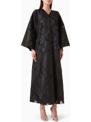 Ammaniyas Işıltılı Payet ve Boncuk Süslemeli Organza Abaya Şıklığı ve Rahatlığı Bir Arada Sunuyor