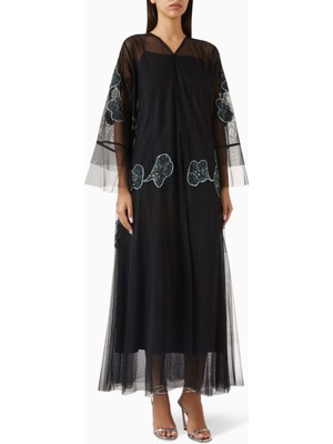 Ammaniyas El Yapımı Tül Abaya ve Uyumu Sheila ile Her Ortama Uygun Şıklık ve Konfor