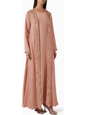 Farha Şıklığı ve Konforu Bir Araya Getiren Payetli Abaya ile Hem Rahat Hem Stil Sahibi Olun