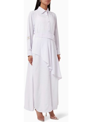 Sara Bostani Şık Taytlı Abaya Modern Detaylarla Klasik Şıklığı Buluşturuyor