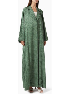 Hessa Falasi Şık Notched Yaka Abaya ile Konfor ve Zarafeti Bir Arada Yaşayın