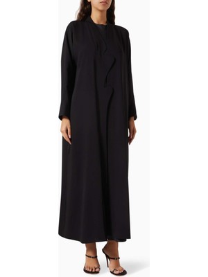 The Cap Project Minimalist Tasarım ile Hareketi Buluşturan Ince Detaylı Abaya ve Uyumlu Sheila