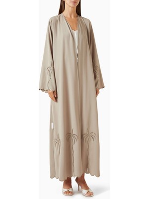 Hessa Falasi Lüks Konfor ile Tasarlanmış Palm Işlemeli Georgette Abaya Modası