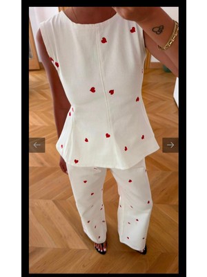 Butik Ekru Kalp Nakışlı Peplum Bluz ve Geniş Paça Pantolon Ikili Takım