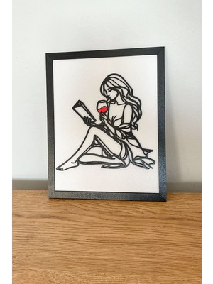 Modern Siyah Çerçeveli Ahşap Kitap Okuyan Kadın Tablosu | 3D Katmanlı Tasarım – 25X20 cm