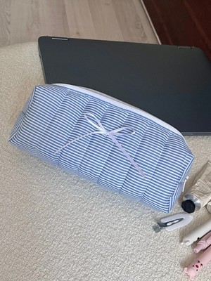 Mikasso Mavi Çizgili Kapitone Kalemlik – Çok Amaçlı Kumaş Kalem Kutusu ve Organizer Çanta (24X7X7 Cm) Teksti