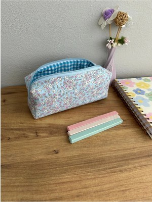 Mikasso Mini Renkli Çiçekler Mavi Fermuarlı Kalem Kutusu Kalemlik Astarlıdır Yıkanabilir Ölçü 20-7-6cm Tekst